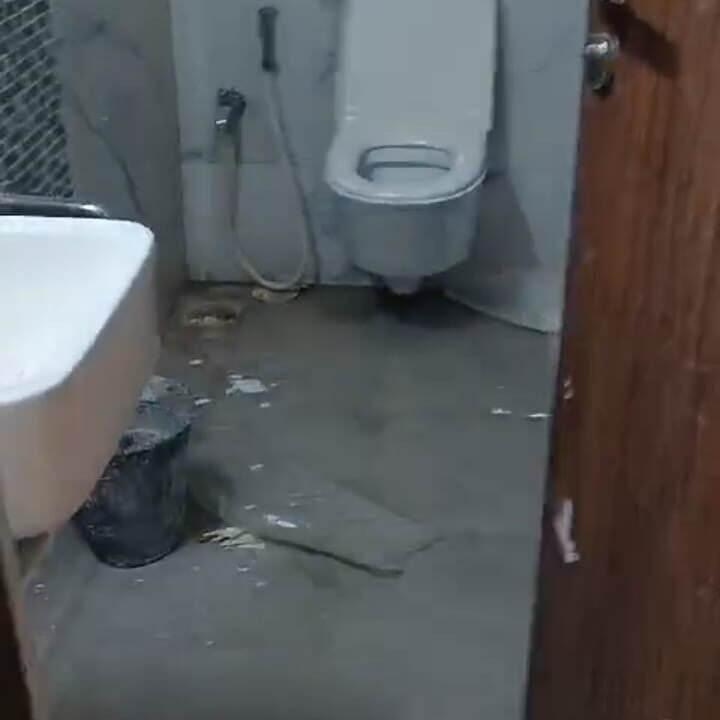 washroom empire 2